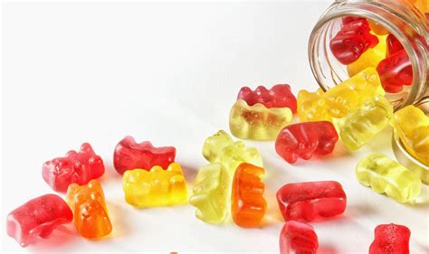 Can You Swallow Gummy Vitamins? Exploring the Chewy Conundrum of Nutritional Supplements