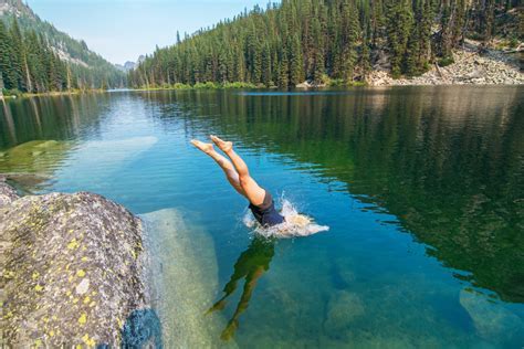 Can You Swim in Lake Superior? And Why Does It Feel Like a Portal to Another Dimension?